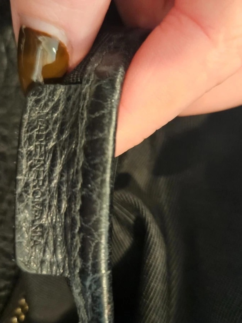 AUTHENTICATED Burberry Heritage Grain Leather Gladstone in Black - Picture 15 of 16